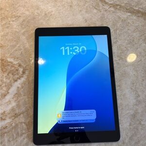 Apple iPad 9th generation 64GB + case